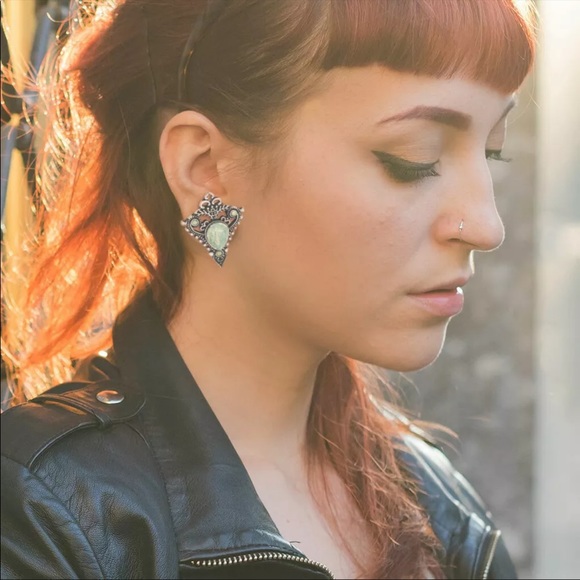 6mm/2G Green Opalite Teardrop Steel Tunnels - Picture 6 of 6